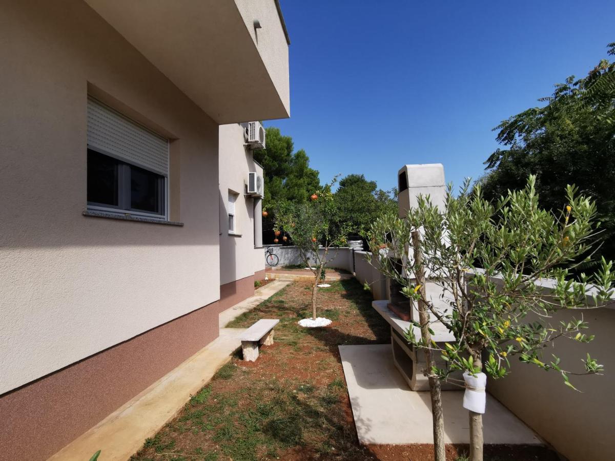 Apartment Dundo In Quiet Green Area Medulin Bagian luar foto