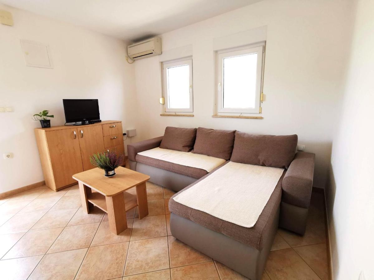 Apartment Dundo In Quiet Green Area Medulin Bagian luar foto