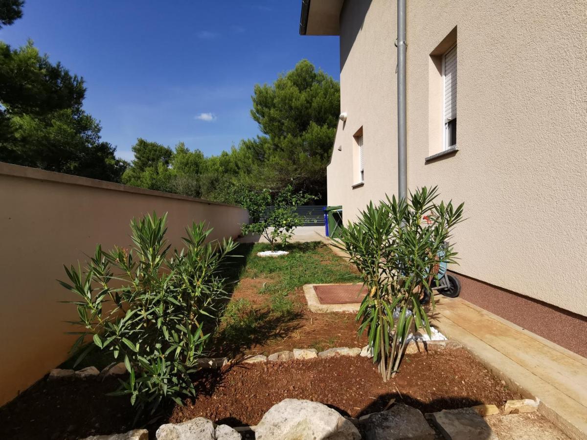 Apartment Dundo In Quiet Green Area Medulin Bagian luar foto