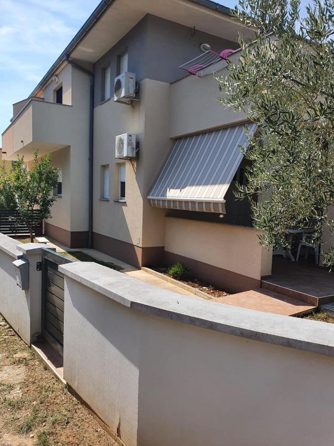 Apartment Dundo In Quiet Green Area Medulin Bagian luar foto